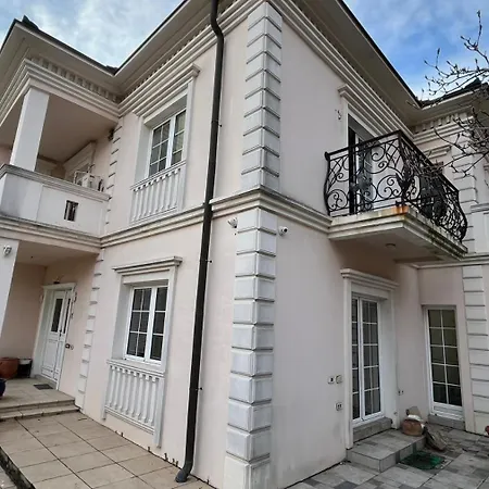 Monika Villa *